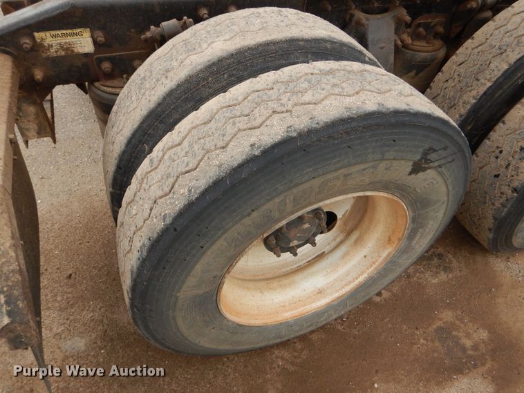 image for item GE9503 1999 Freightliner FLD120 semi truck