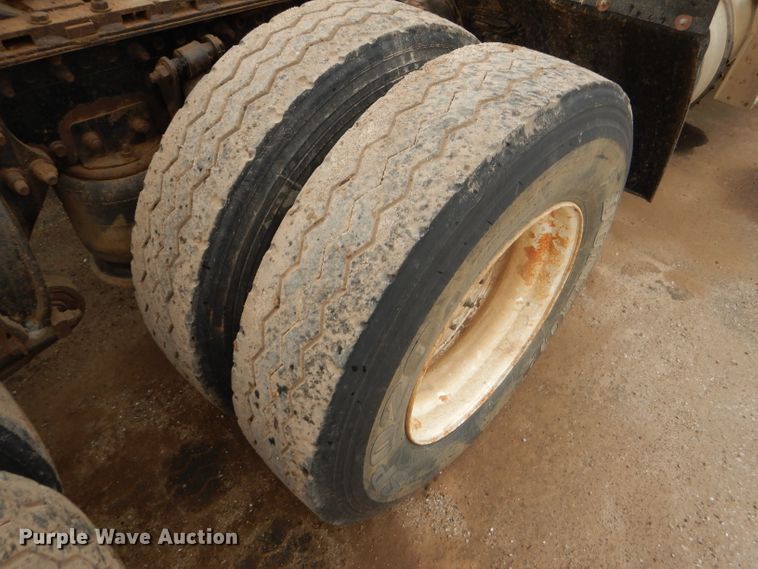 image for item GE9503 1999 Freightliner FLD120 semi truck