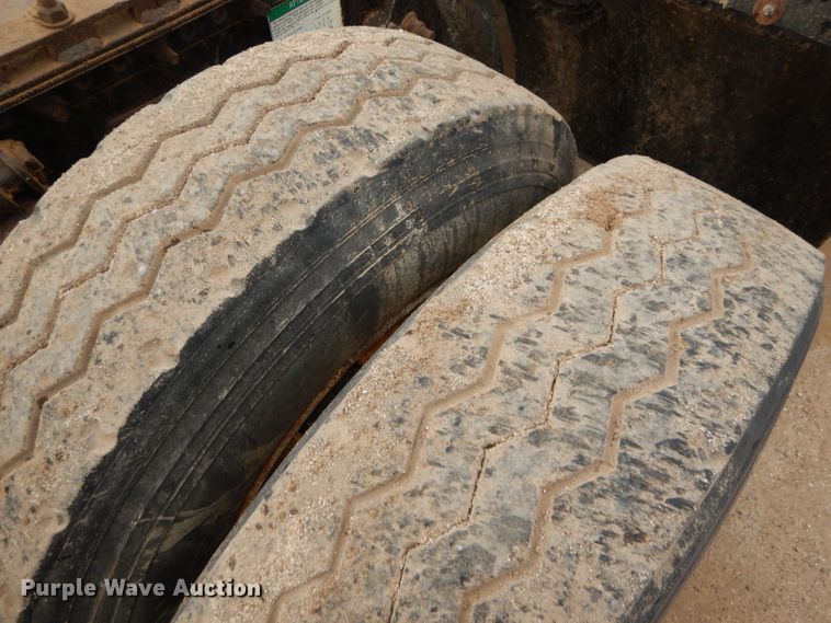 image for item GE9503 1999 Freightliner FLD120 semi truck