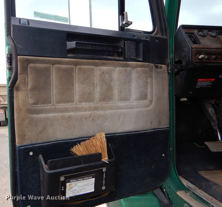 image for item GE9504 1999 Freightliner FLD120 semi truck