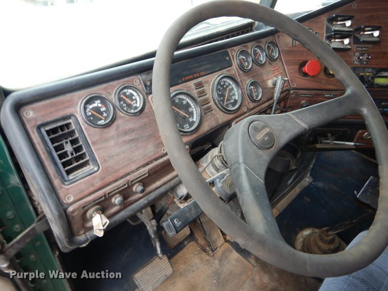 image for item GE9504 1999 Freightliner FLD120 semi truck