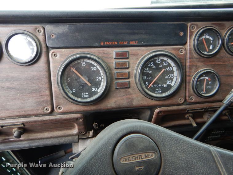 image for item GE9504 1999 Freightliner FLD120 semi truck