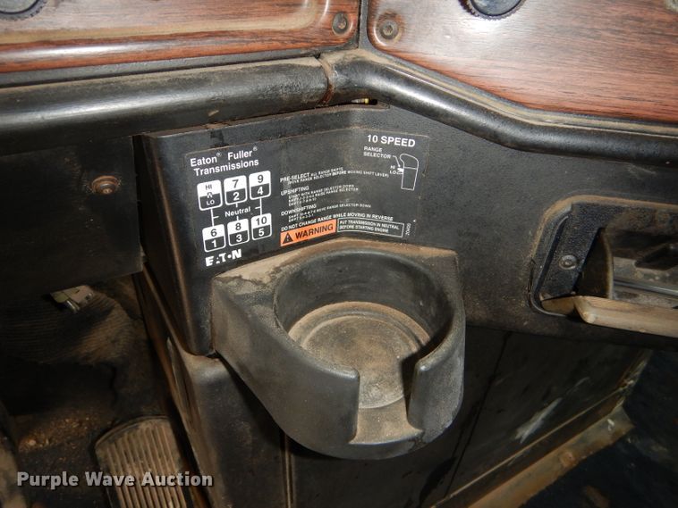 image for item GE9504 1999 Freightliner FLD120 semi truck