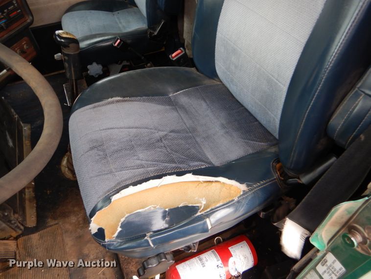 image for item GE9504 1999 Freightliner FLD120 semi truck