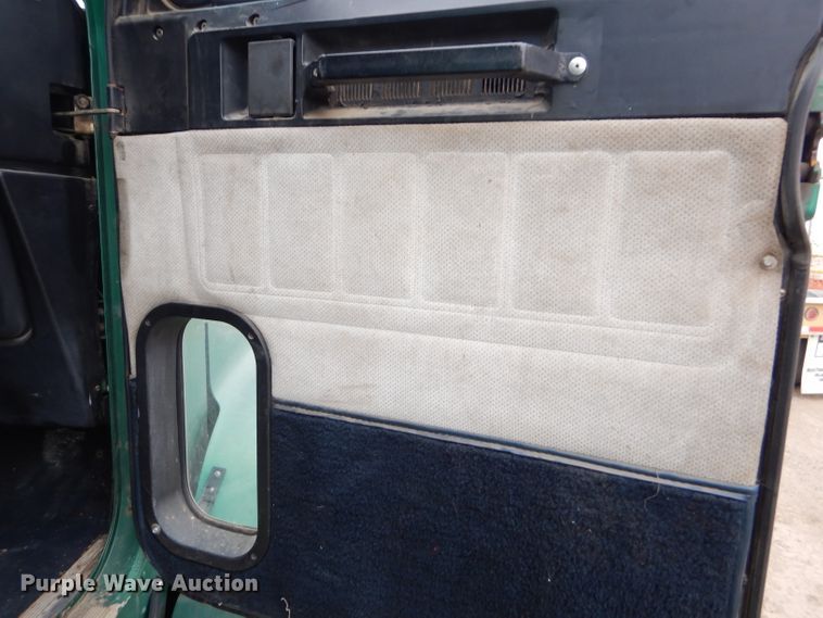 image for item GE9504 1999 Freightliner FLD120 semi truck