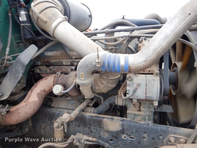 image for item GE9504 1999 Freightliner FLD120 semi truck