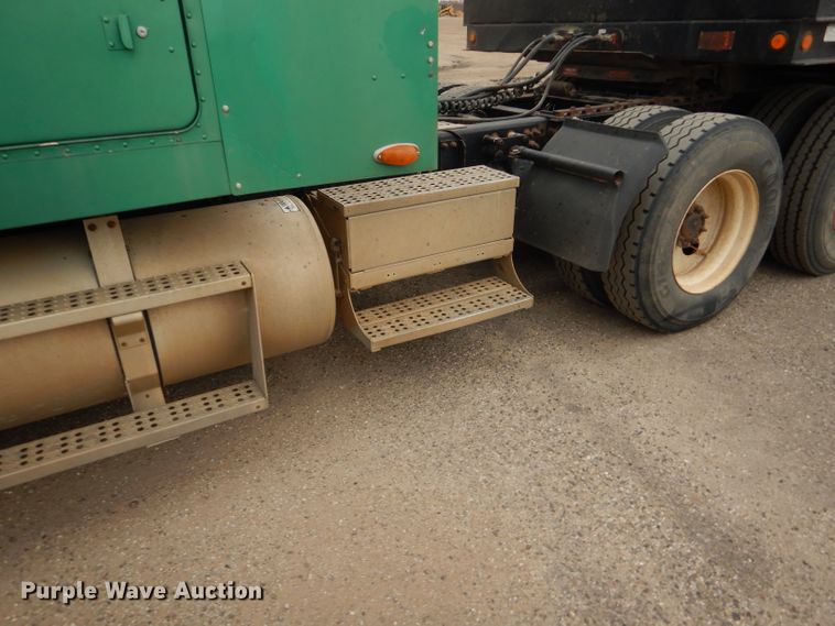 image for item GE9504 1999 Freightliner FLD120 semi truck