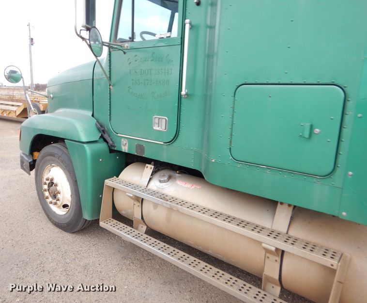 image for item GE9504 1999 Freightliner FLD120 semi truck
