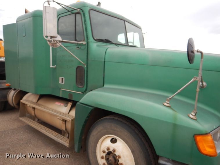 image for item GE9504 1999 Freightliner FLD120 semi truck