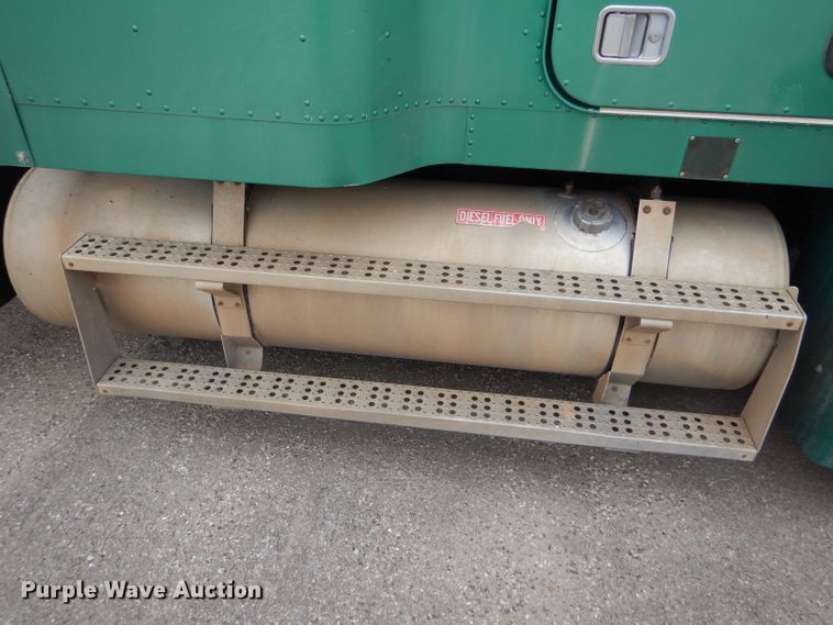 image for item GE9504 1999 Freightliner FLD120 semi truck