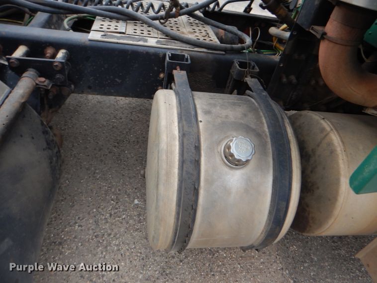 image for item GE9504 1999 Freightliner FLD120 semi truck