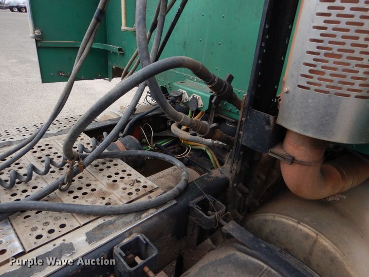 image for item GE9504 1999 Freightliner FLD120 semi truck