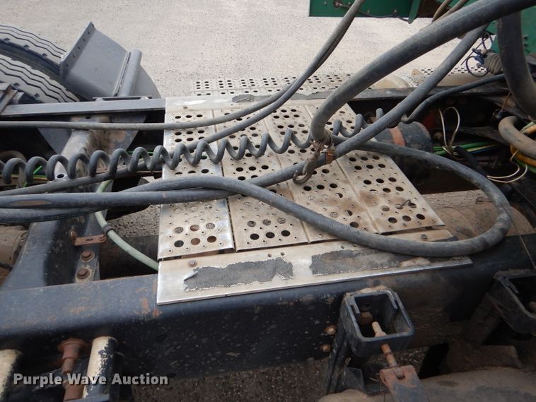 image for item GE9504 1999 Freightliner FLD120 semi truck