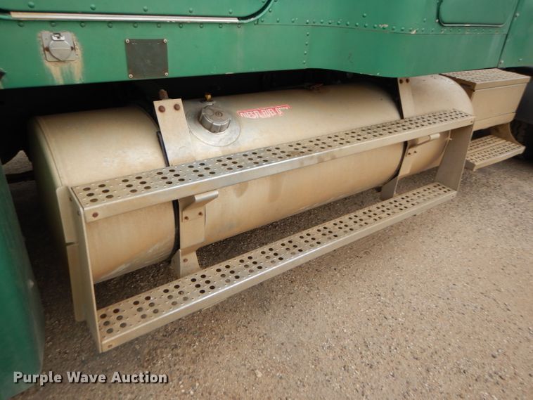 image for item GE9504 1999 Freightliner FLD120 semi truck