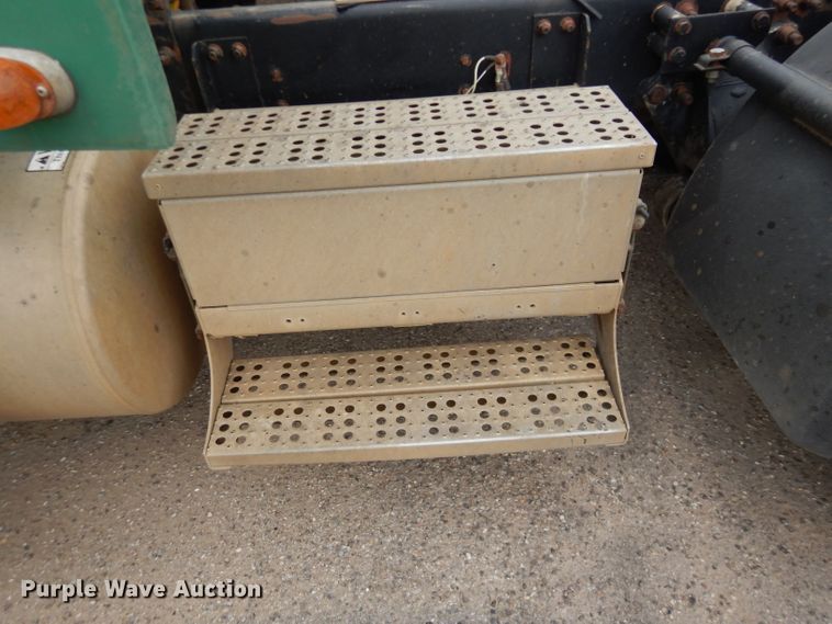 image for item GE9504 1999 Freightliner FLD120 semi truck