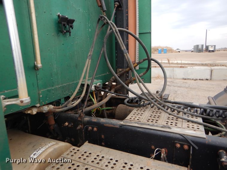 image for item GE9504 1999 Freightliner FLD120 semi truck