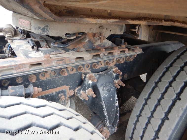 image for item GE9504 1999 Freightliner FLD120 semi truck