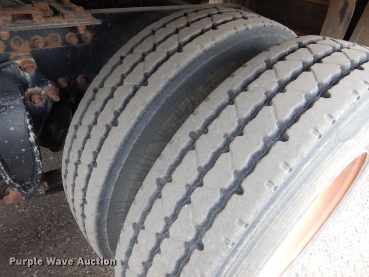 image for item GE9504 1999 Freightliner FLD120 semi truck