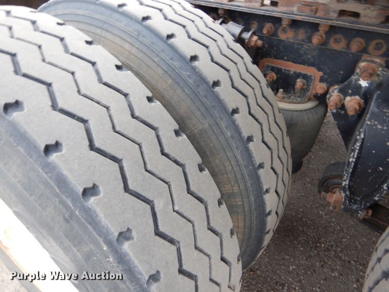 image for item GE9504 1999 Freightliner FLD120 semi truck