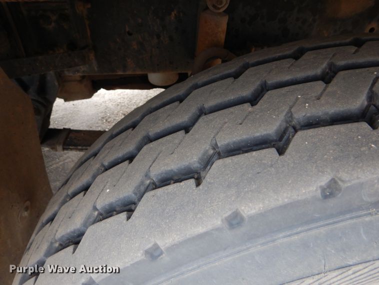 image for item GE9504 1999 Freightliner FLD120 semi truck