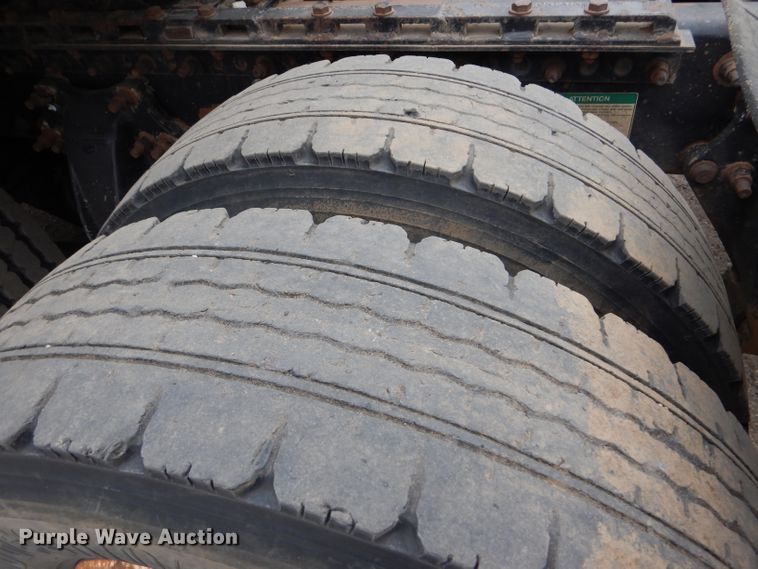 image for item GE9504 1999 Freightliner FLD120 semi truck