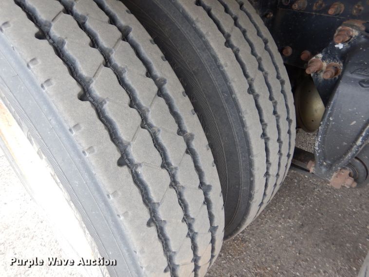 image for item GE9504 1999 Freightliner FLD120 semi truck