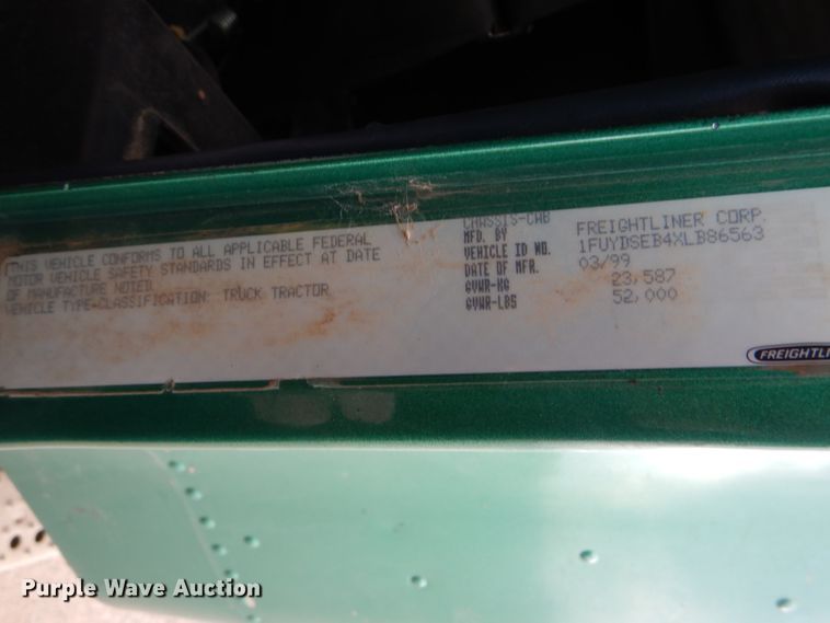 image for item GE9504 1999 Freightliner FLD120 semi truck