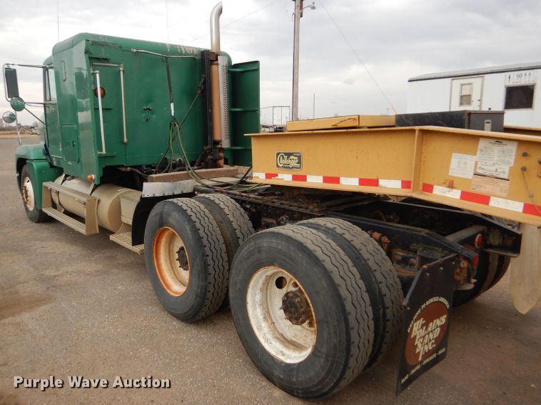 image for item GE9505 1999 Freightliner FLD120 semi truck