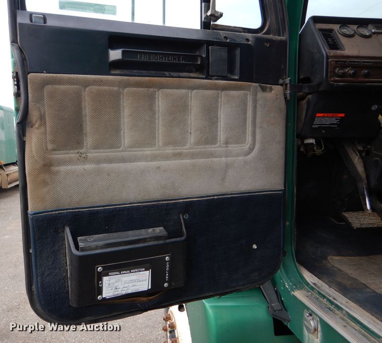 image for item GE9505 1999 Freightliner FLD120 semi truck