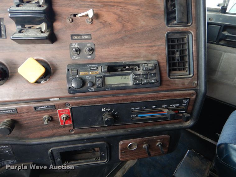 image for item GE9505 1999 Freightliner FLD120 semi truck