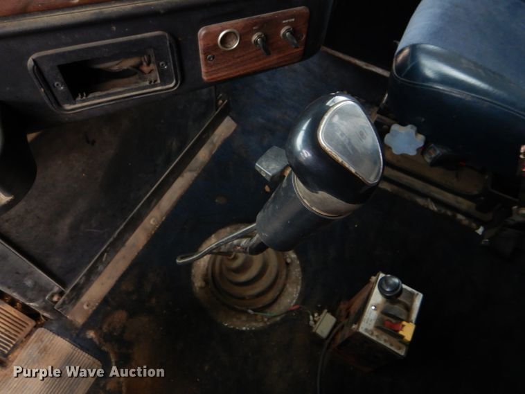 image for item GE9505 1999 Freightliner FLD120 semi truck