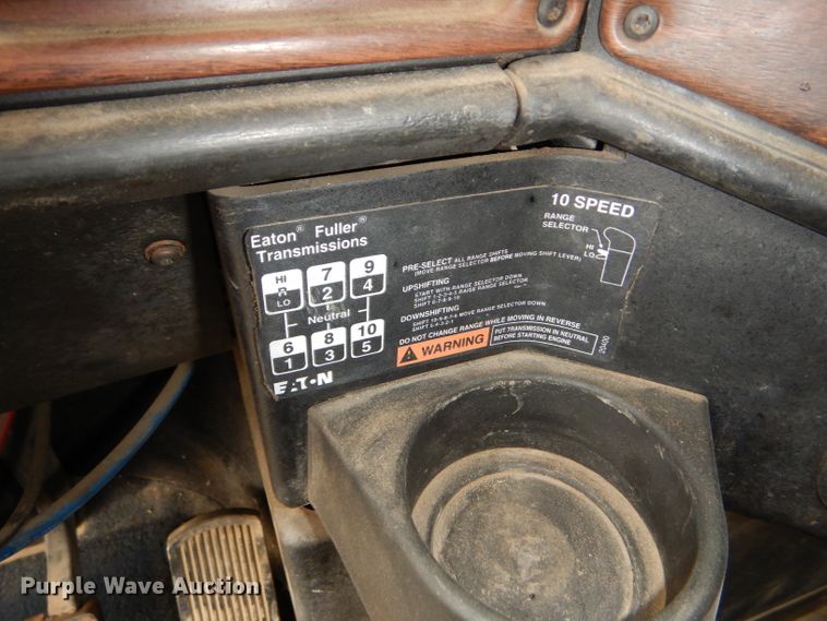 image for item GE9505 1999 Freightliner FLD120 semi truck