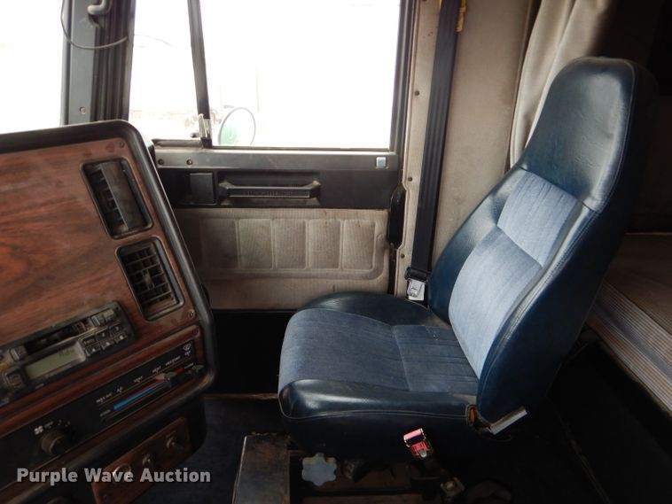 image for item GE9505 1999 Freightliner FLD120 semi truck