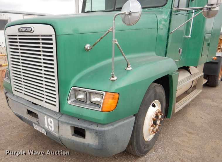 image for item GE9505 1999 Freightliner FLD120 semi truck