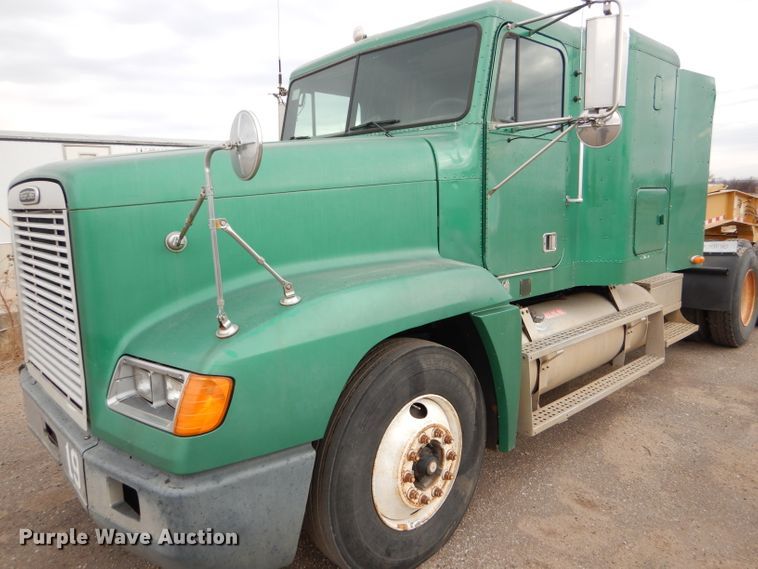 image for item GE9505 1999 Freightliner FLD120 semi truck