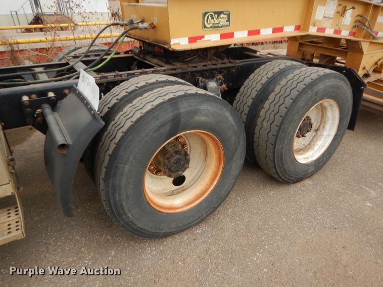 image for item GE9505 1999 Freightliner FLD120 semi truck