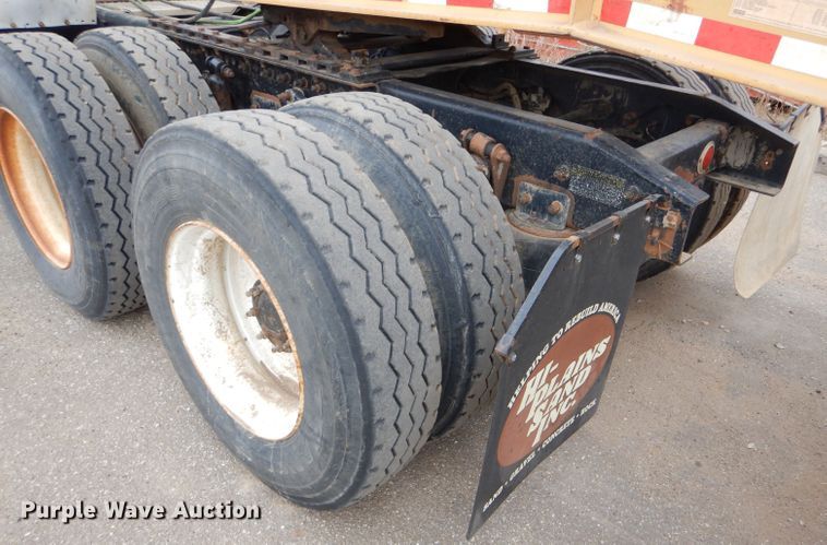 image for item GE9505 1999 Freightliner FLD120 semi truck