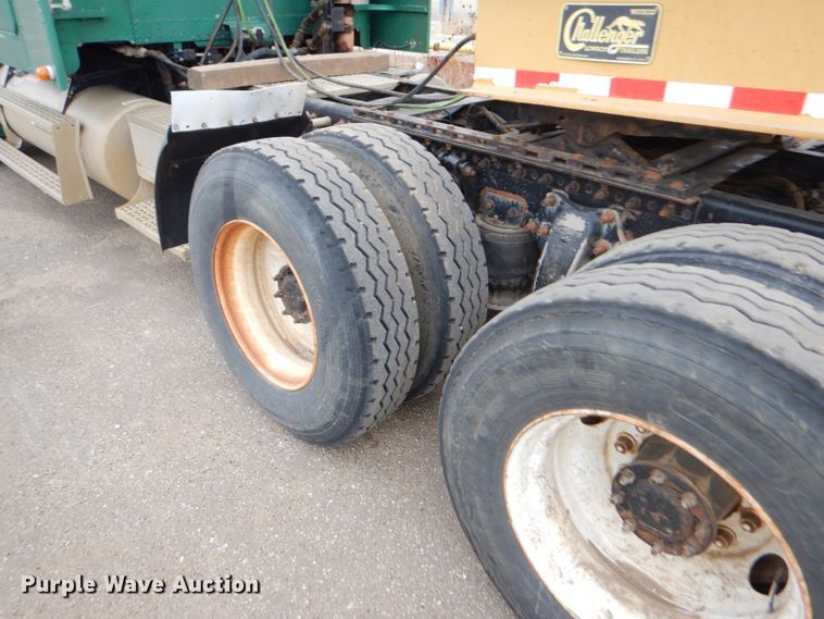 image for item GE9505 1999 Freightliner FLD120 semi truck