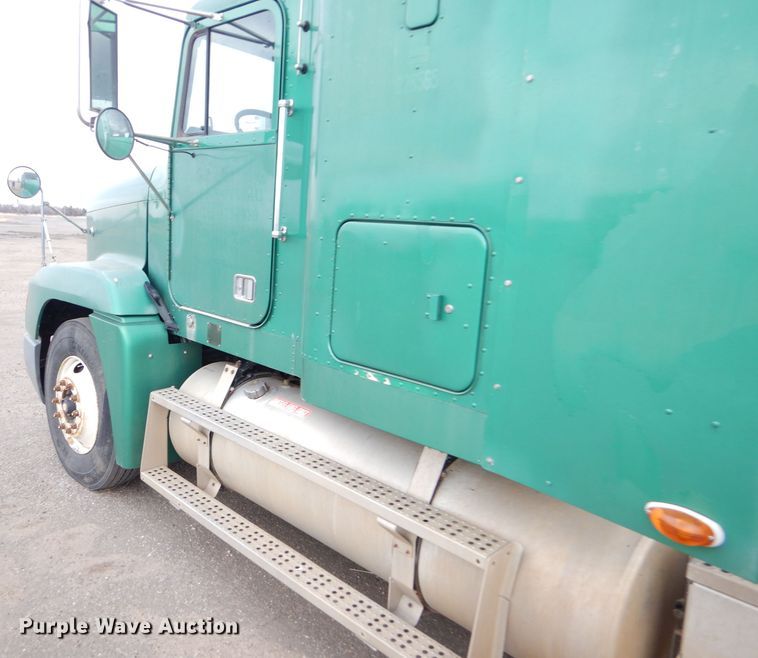 image for item GE9505 1999 Freightliner FLD120 semi truck