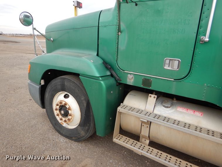 image for item GE9505 1999 Freightliner FLD120 semi truck