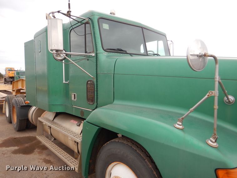 image for item GE9505 1999 Freightliner FLD120 semi truck