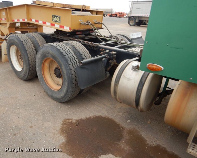 image for item GE9505 1999 Freightliner FLD120 semi truck