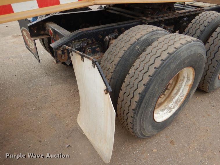 image for item GE9505 1999 Freightliner FLD120 semi truck