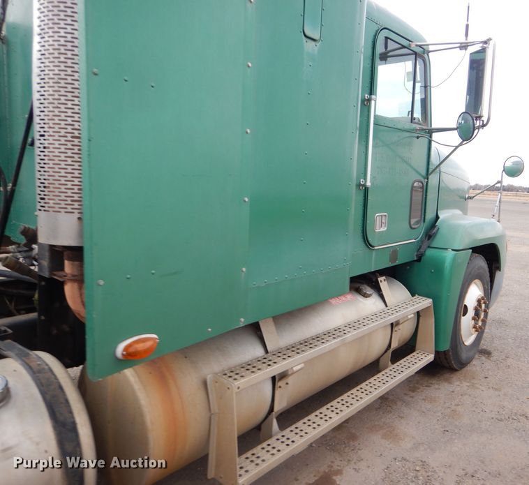 image for item GE9505 1999 Freightliner FLD120 semi truck