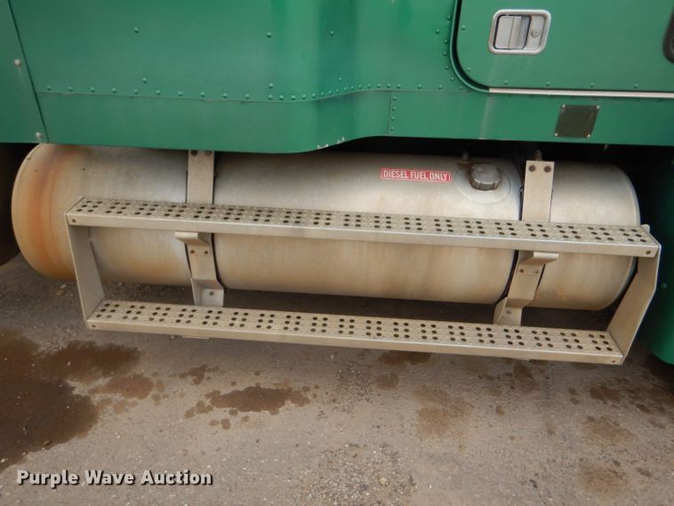 image for item GE9505 1999 Freightliner FLD120 semi truck