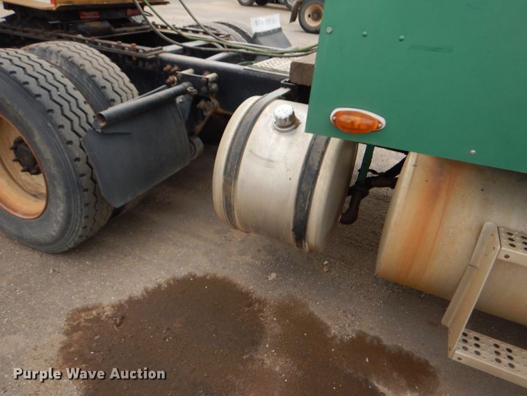 image for item GE9505 1999 Freightliner FLD120 semi truck