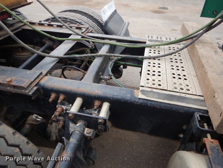 image for item GE9505 1999 Freightliner FLD120 semi truck