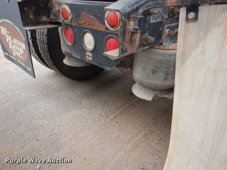 image for item GE9505 1999 Freightliner FLD120 semi truck