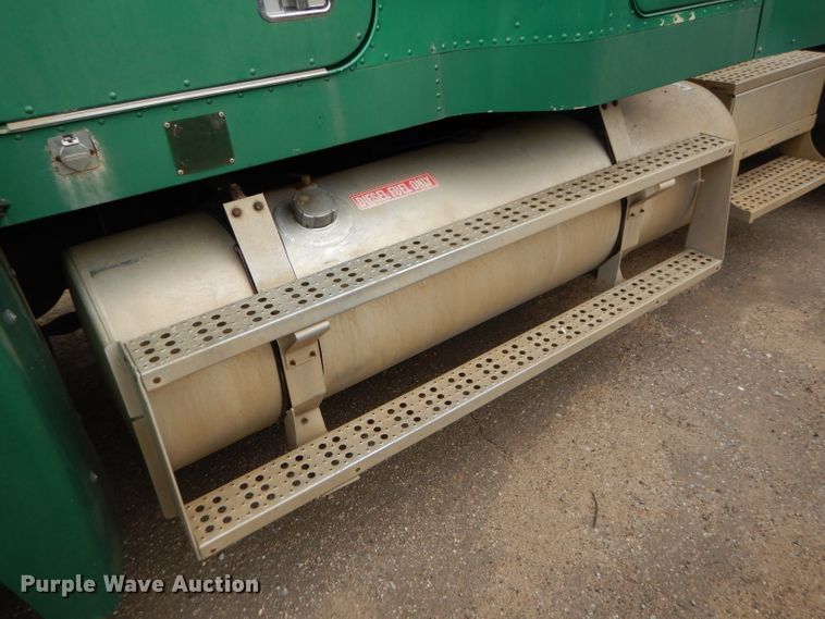 image for item GE9505 1999 Freightliner FLD120 semi truck