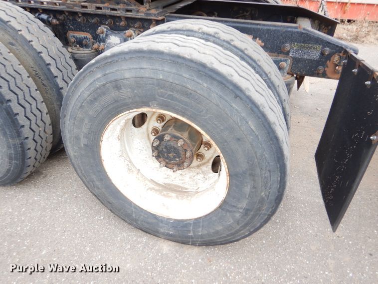 image for item GE9505 1999 Freightliner FLD120 semi truck